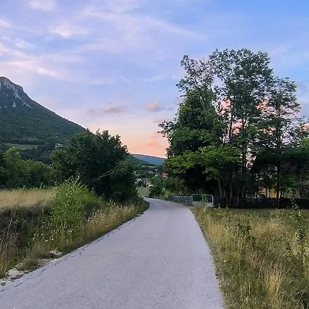 펜션 Vikendica Sara