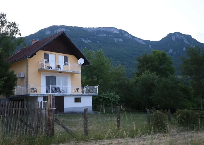 Nyaraló Vikendica Sara *